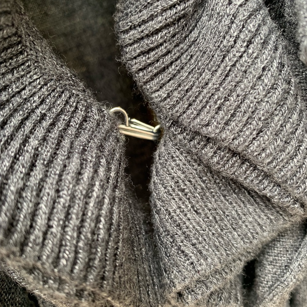 Romeo and Juliet Couture ruffled sweater - Picture 4 of 6